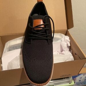 NIB Mens 8.5 canvas oxfords